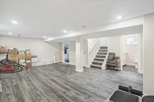 Additional image 27 of 38 Viewpoint Ave