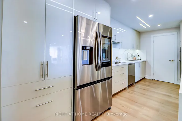 Additional image 16 of 130 Carlton St Unit 1207