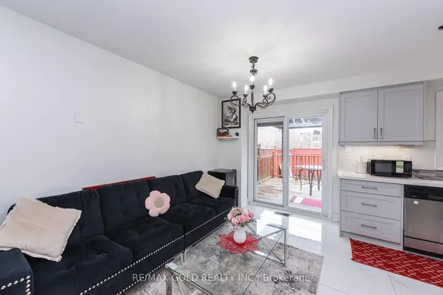 Additional image 14 of 17 Penguin Lane