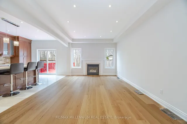 Additional image 8 of 961 Knotty Pine Grve