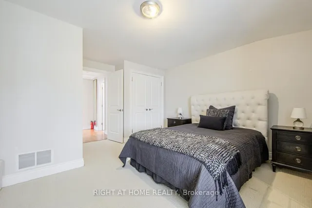 Additional image 36 of 2916 Bayview Ave