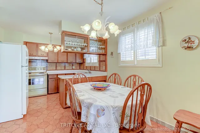 Additional image 17 of 77 Fontainbleau Dr