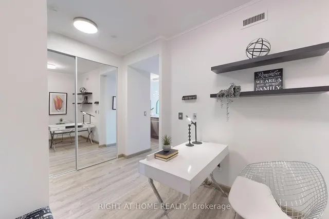 Additional image 17 of 219 Fort York Blvd Unit 2205