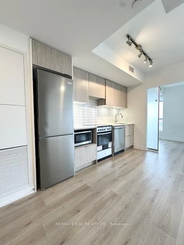 Additional image 18 of 395 Bloor St Unit 3905