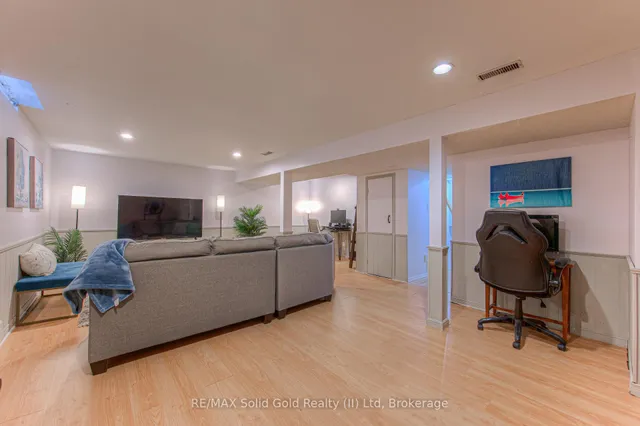 Additional image 39 of 57 Royal Orchard Dr