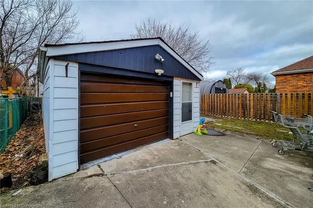 Additional image 9 of 698 Upper Sherman Ave