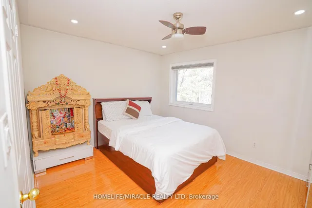 Additional image 24 of 23 Hollowgrove Blvd