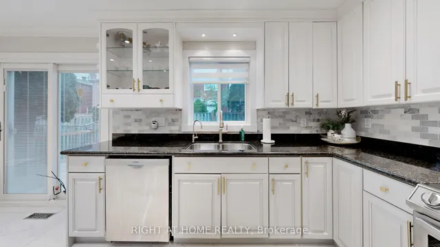 Additional image 13 of 16 Graybark Cres