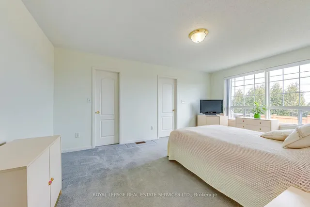 Additional image 25 of 1652 Allan Cres