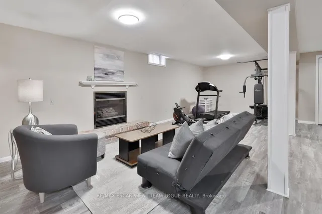 Additional image 39 of 2223 VISTA Dr