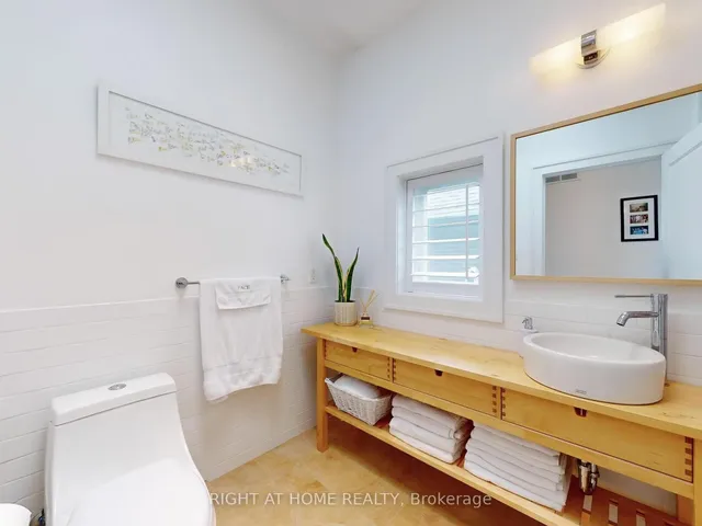 Additional image 17 of 77 Leroy Ave