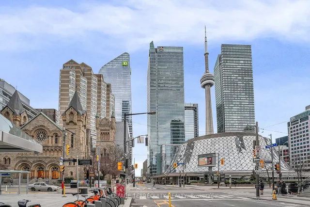 Additional image 31 of 71 Simcoe St Unit 2103