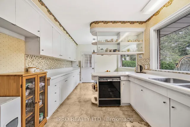 Additional image 17 of 2 Aylesbury Rd