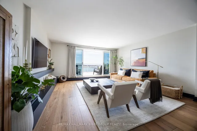 460 Queens Quay Unit 903E