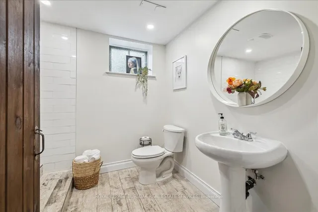 Additional image 24 of 692 Catalina Cres