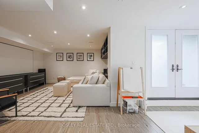 Additional image 29 of 38 Roblin Ave