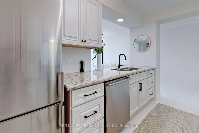 Additional image 7 of 50 Eglinton Ave Unit 1604