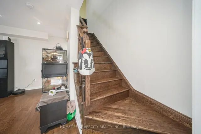 Additional image 23 of 127 Bleasdale Ave