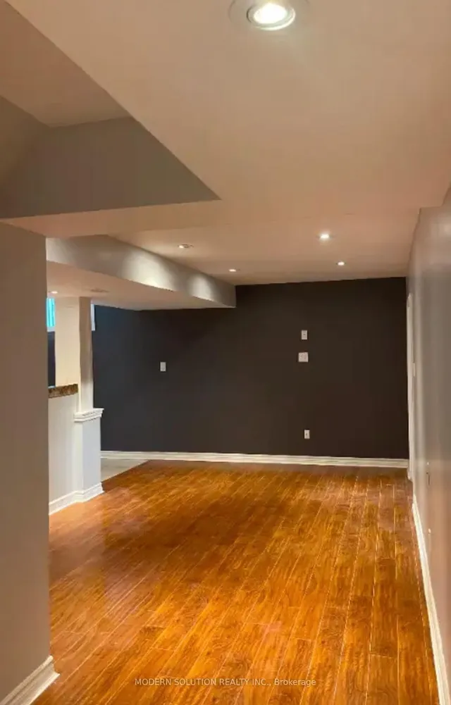 Additional image 17 of 31 Silver Willow Tr