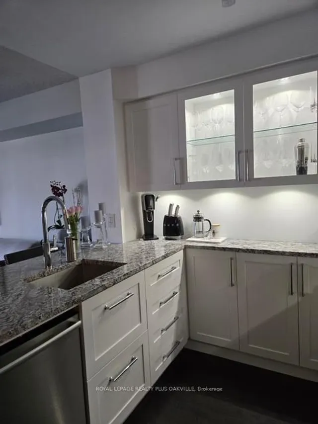 Additional image 7 of 25 Carlton St Unit 1506