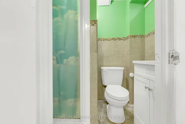 Additional image 37 of 4 Colchester Ave