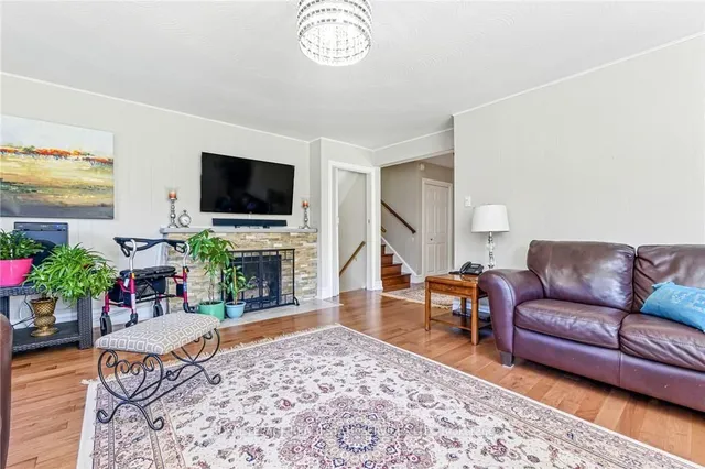 Additional image 24 of 296 Glen Afton Dr