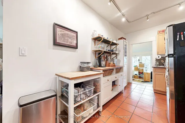 Additional image 19 of 1058 College St