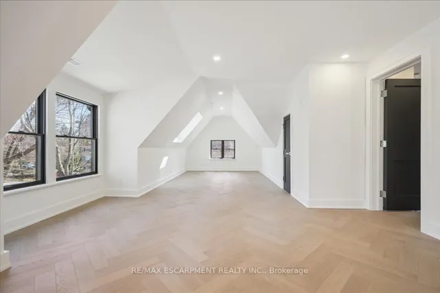 Additional image 39 of 2187 Lakeshore Rd