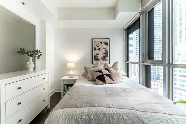 Additional image 24 of 375 King St Unit 1406