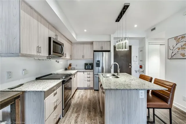 Additional image 11 of 16 Markle Cres Unit 403