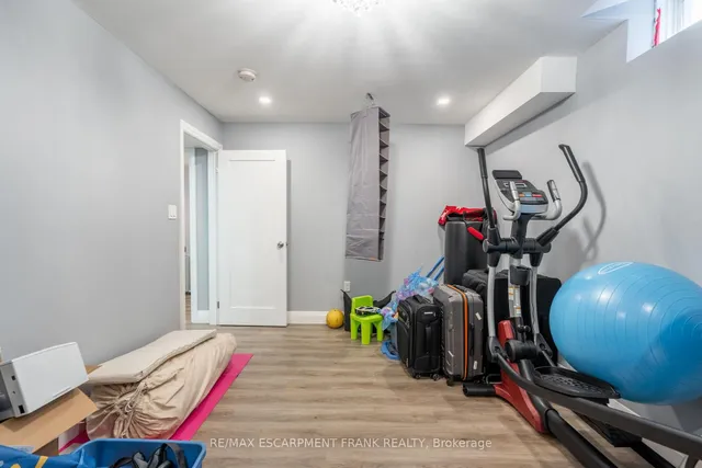 Additional image 39 of 36 Showcase Dr