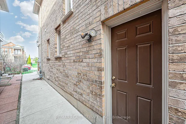 Additional image 36 of 32 Crystalview Cres