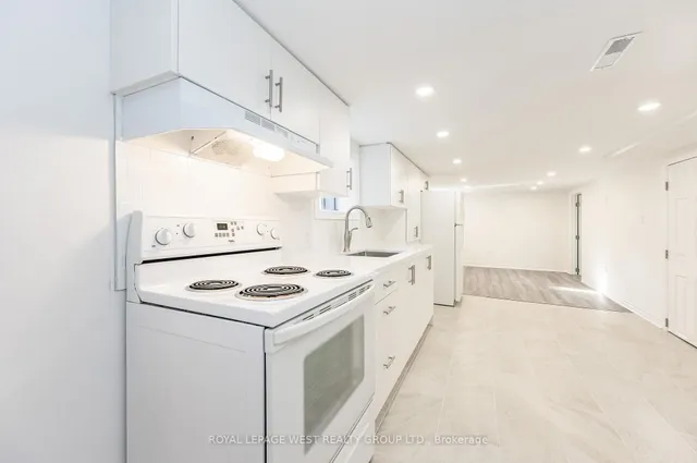 Additional image 23 of 905 Islington Ave