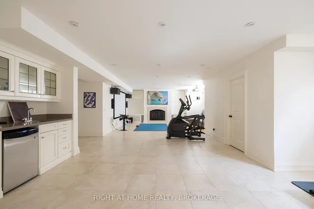 Additional image 27 of 179 Yonge Blvd