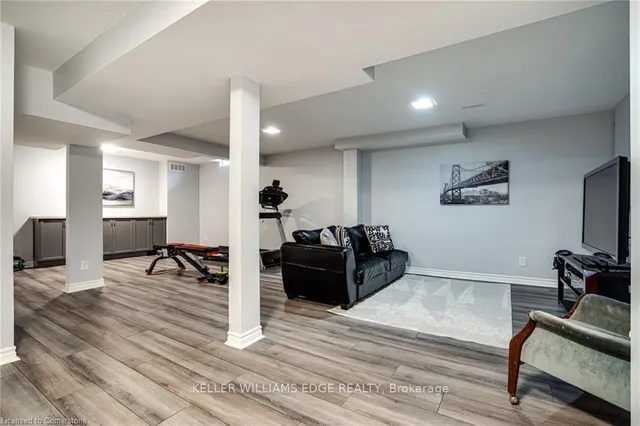 Additional image 20 of 2233 Towne Blvd