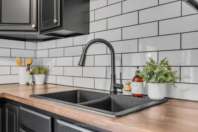 Additional image 16 of 2377 Cotswold Cres