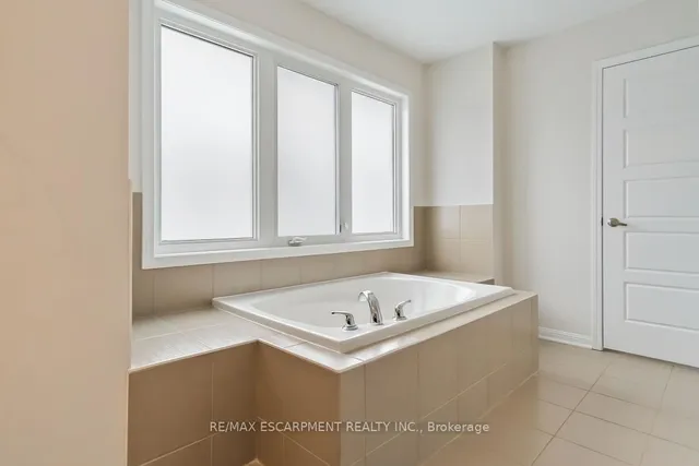 Additional image 31 of 255 Monaghan Cres