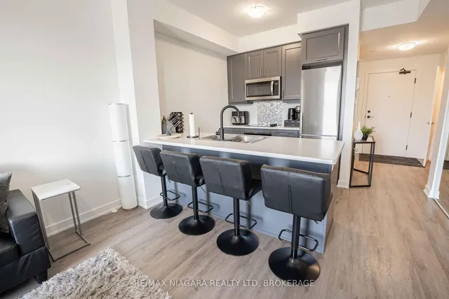 Additional image 24 of 600 North Service Rd Unit 202