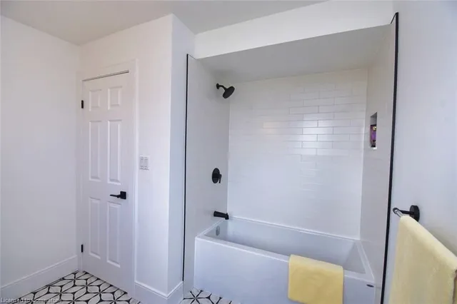 Additional image 38 of 46 Parkmanor Dr