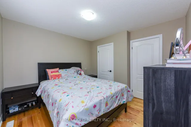 Additional image 32 of 35 Amaranth Cres