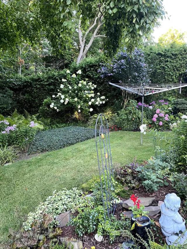 Additional image 38 of 2153 Devon Rd