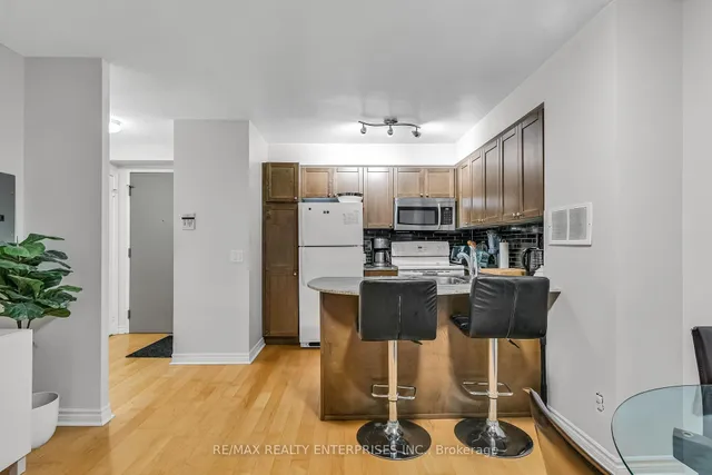 Additional image 7 of 763 Bay St Unit 404