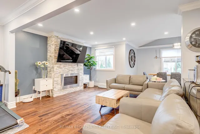 Additional image 25 of 7 Magenta Crt