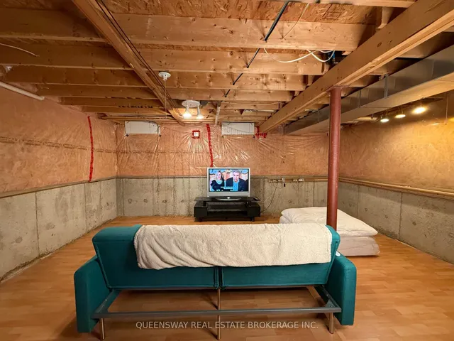 Additional image 41 of 82 Roxton Rd