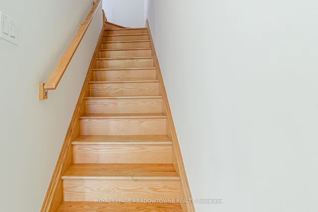 Additional image 18 of 217 Woodley Cres