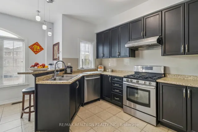 Additional image 44 of 33 Pidgeon St