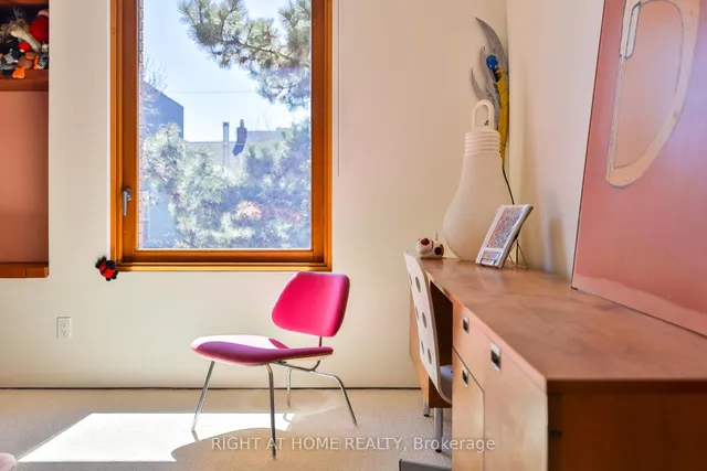 Additional image 27 of 694 Richmond St