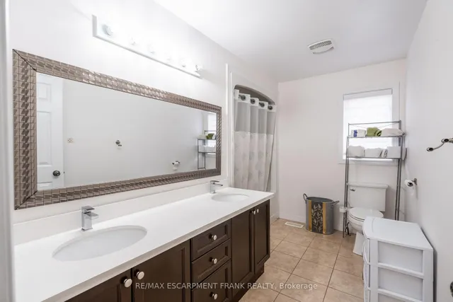 Additional image 22 of 36 Showcase Dr