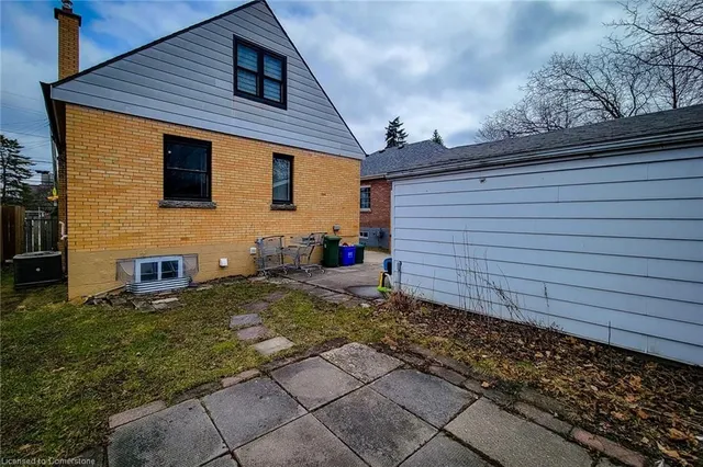 Additional image 7 of 698 Upper Sherman Ave