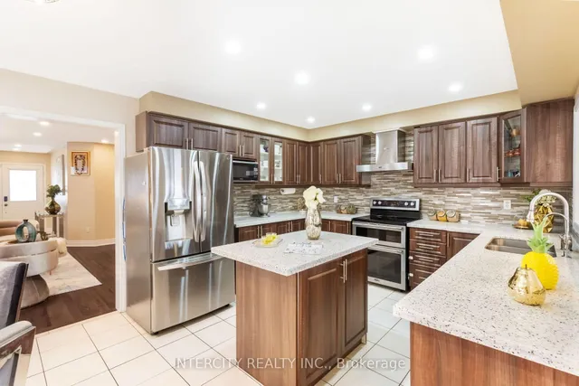 Additional image 18 of 54 Amethyst Circ